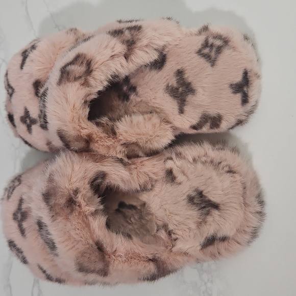 Fuzzy Pink And Brown Monogram Slippers Size 7 - Picture 5 of 6
